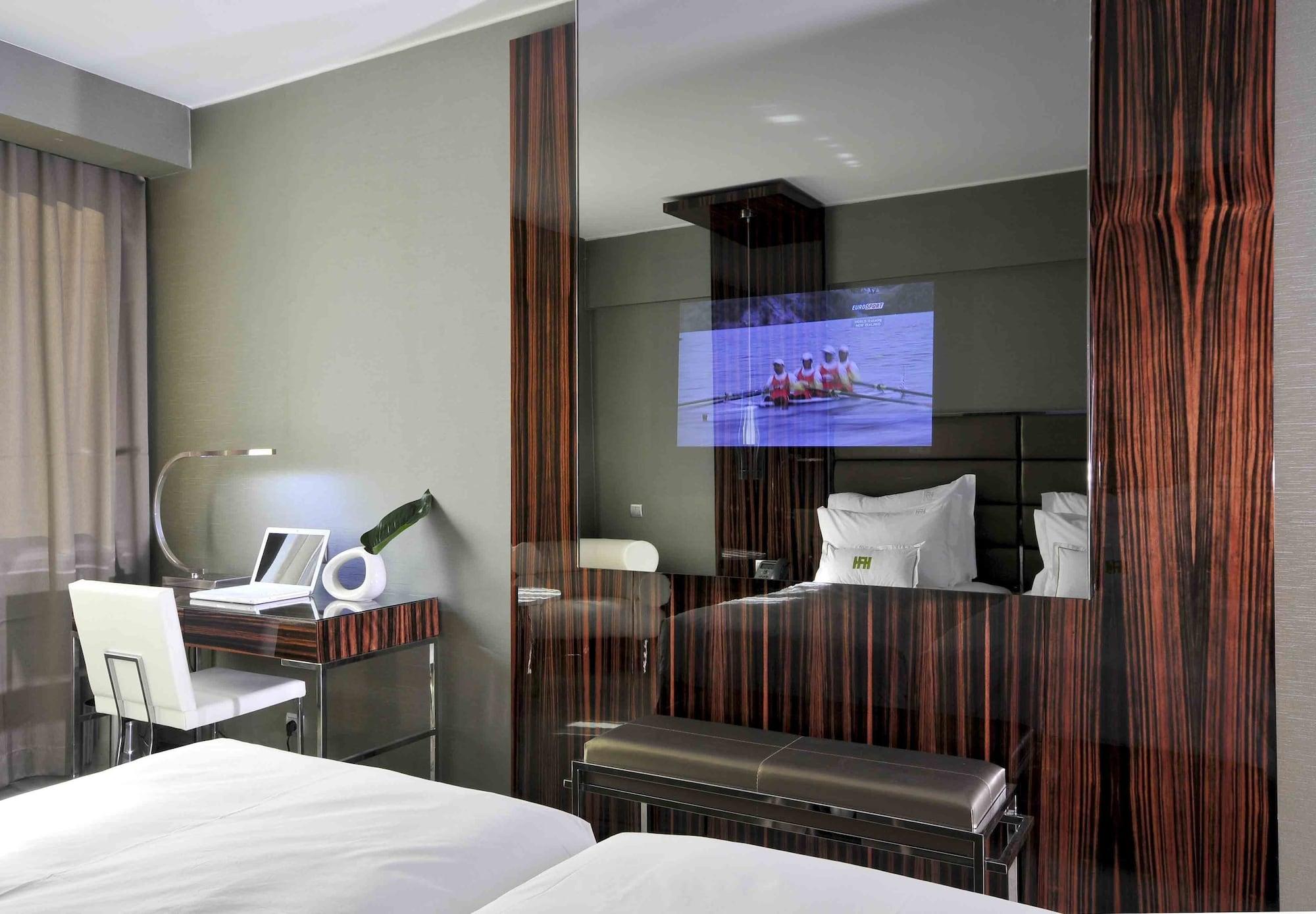 Altis Grand Hotel Lisbon Exterior photo A room at the hotel