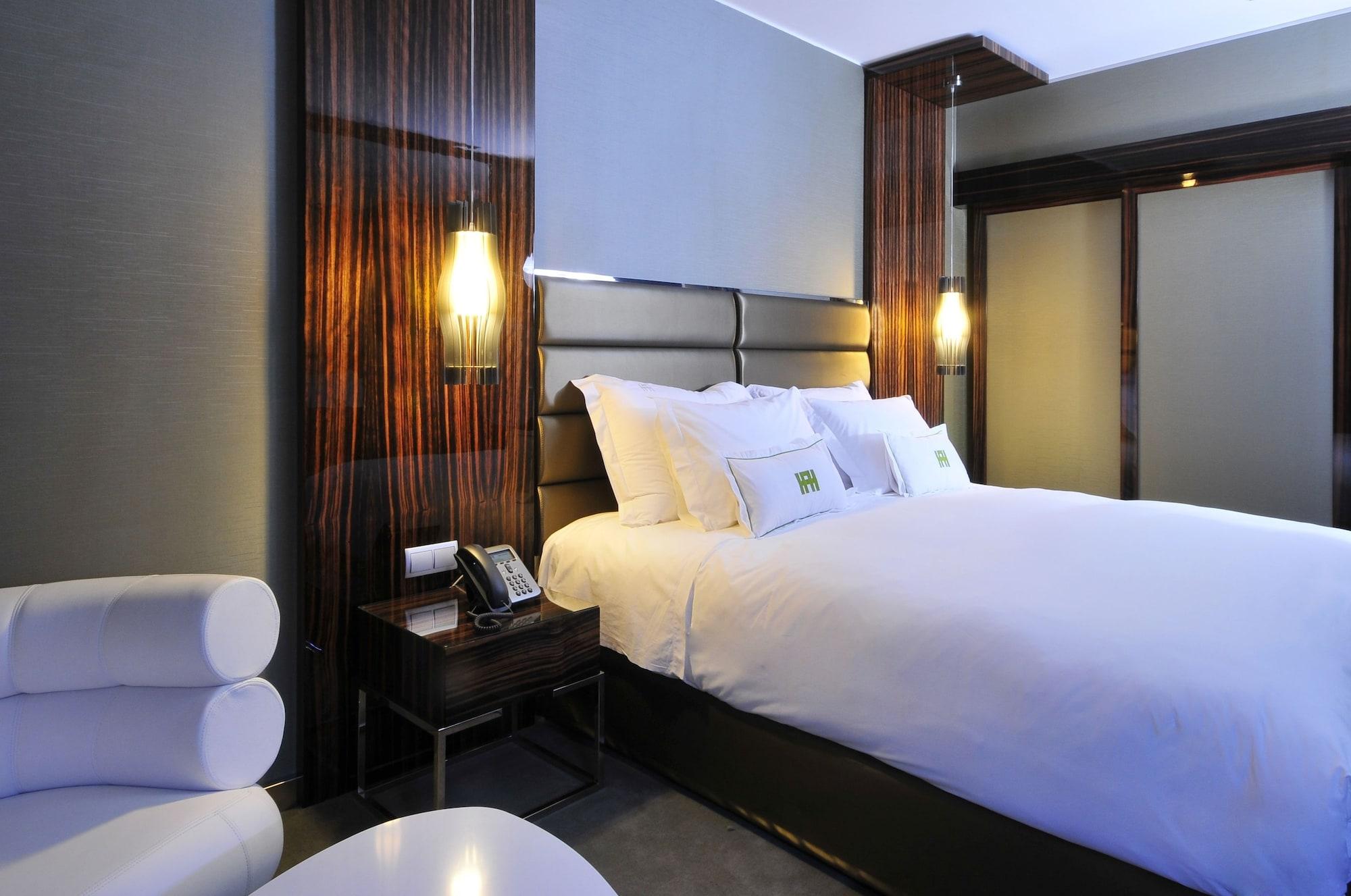 Altis Grand Hotel Lisbon Exterior photo A room at the hotel