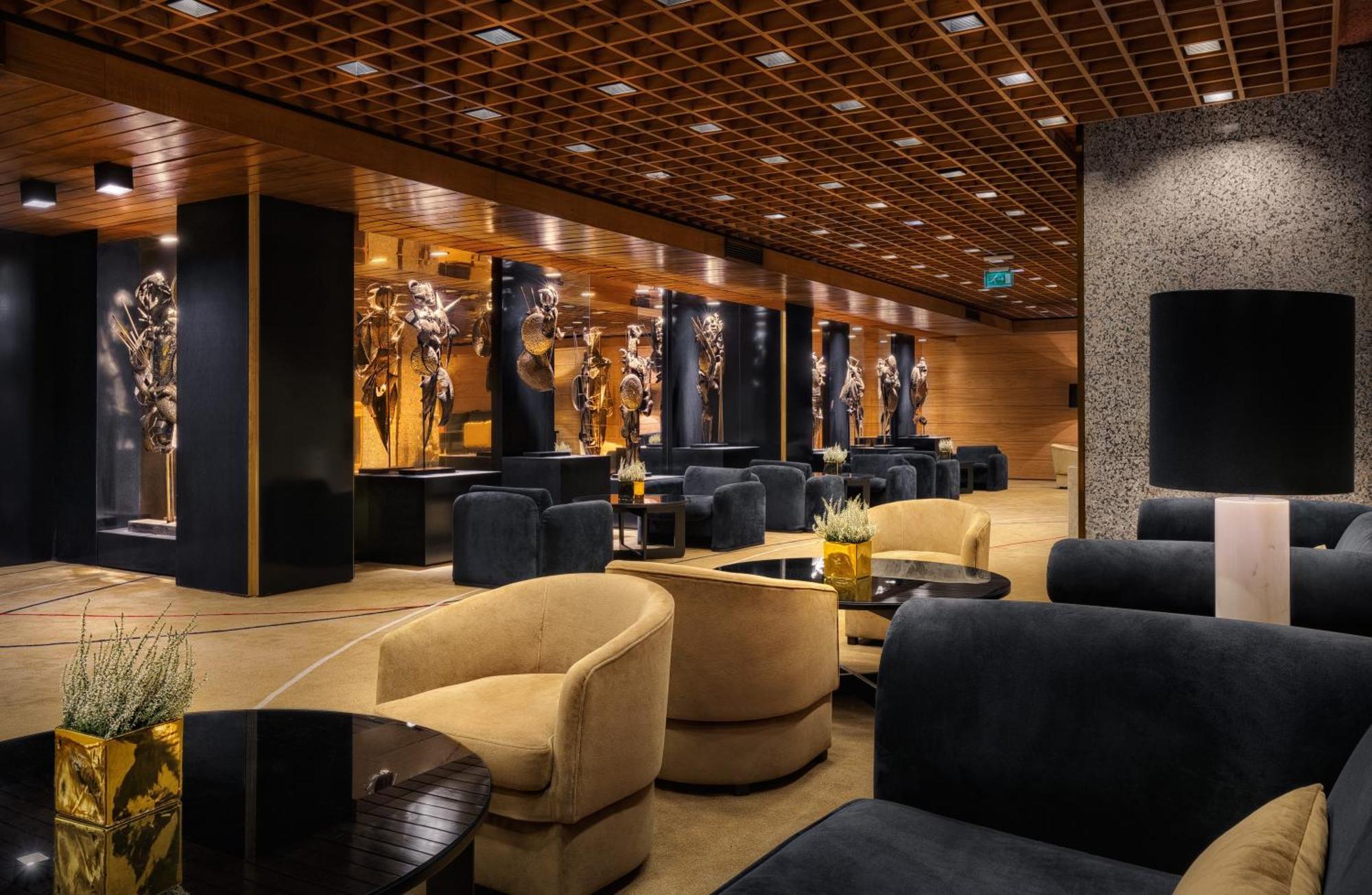 Altis Grand Hotel Lisbon Exterior photo The lounge at the airport