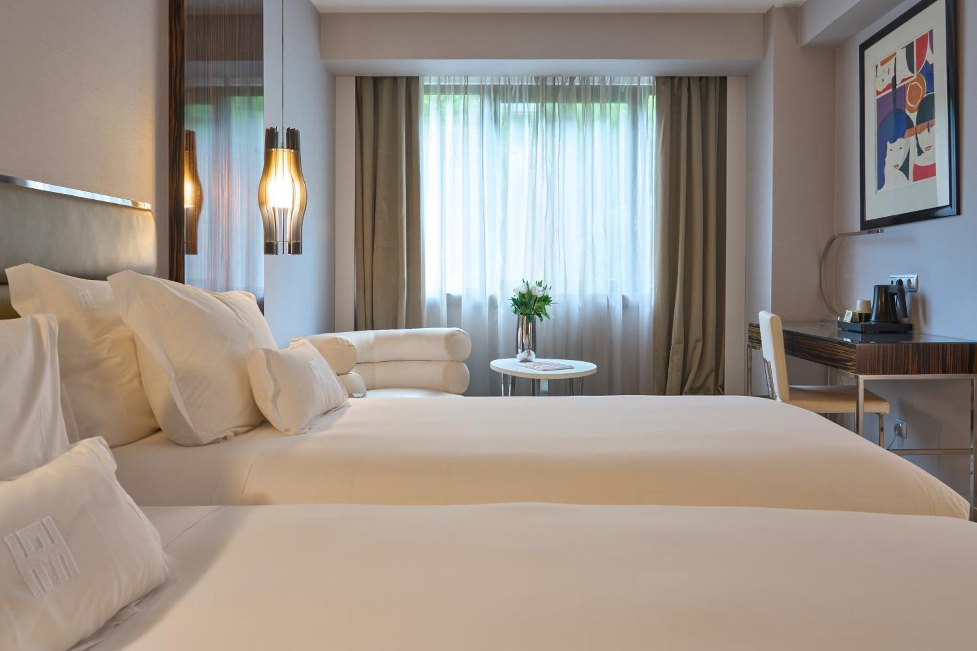 Altis Grand Hotel Lisbon Exterior photo A room at the hotel