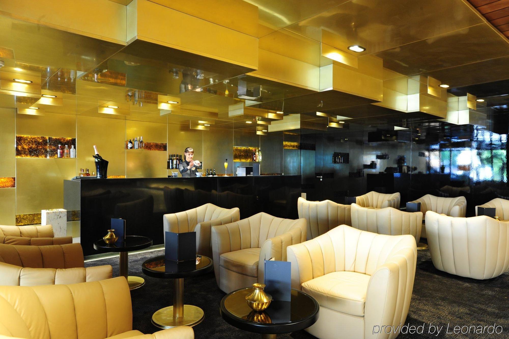 Altis Grand Hotel Lisbon Restaurant photo The interior of the lounge