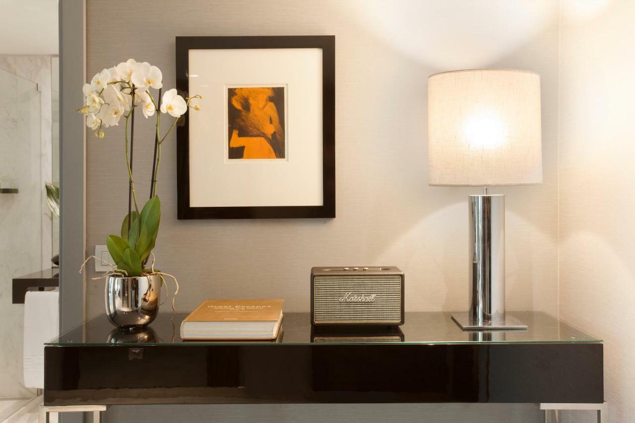 Altis Grand Hotel Lisbon Exterior photo A table lamp