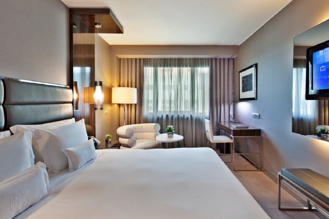 Altis Grand Hotel Lisbon Exterior photo A room at the hotel